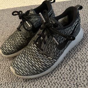 Women’s Roshe Runs